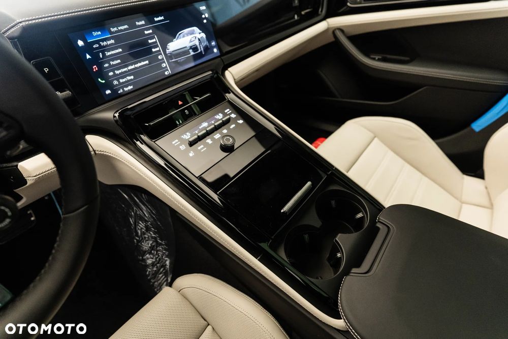 Porsche Panamera - 21