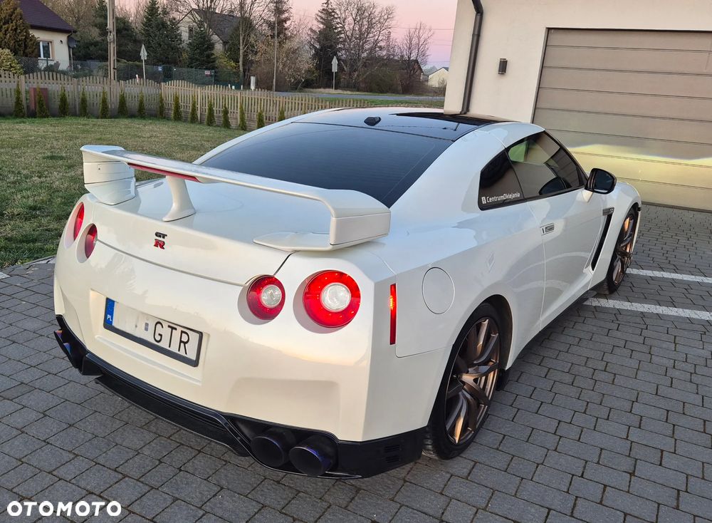 Nissan GT-R - 1