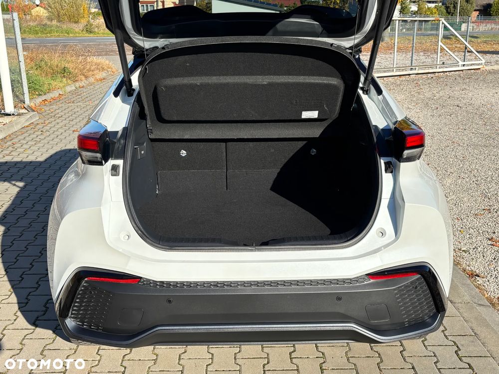 Toyota C-HR 2.0 PHEV Dynamic Force Executive - 27