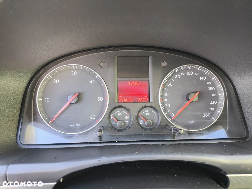 Volkswagen Touran 2.0 TDI Highline - 25