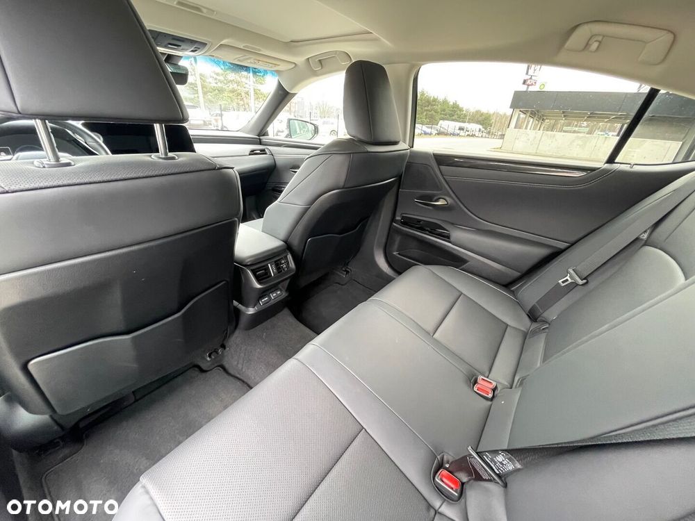 Lexus ES 300h Business Edition - 8