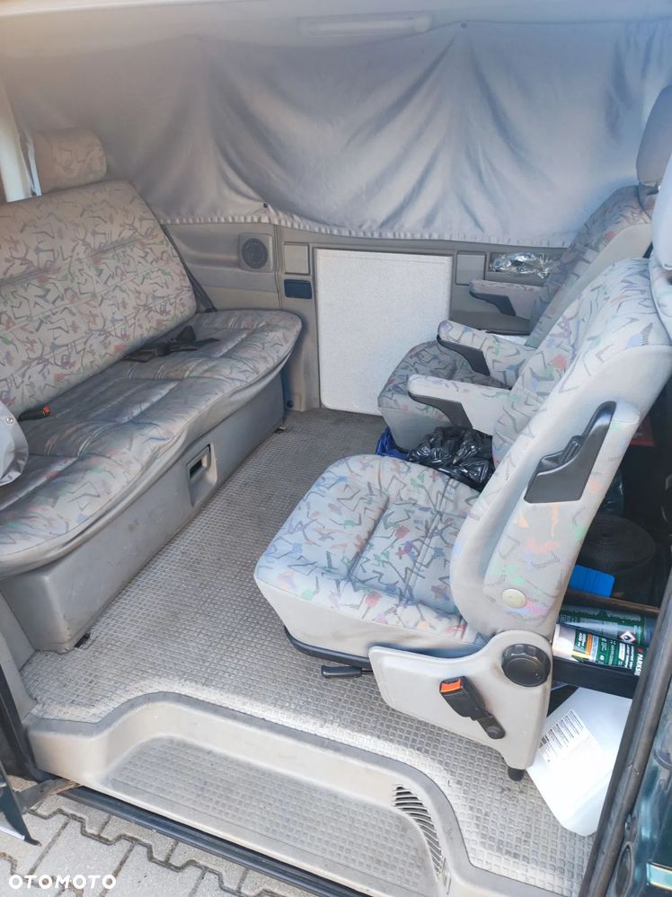 Volkswagen Multivan - 8