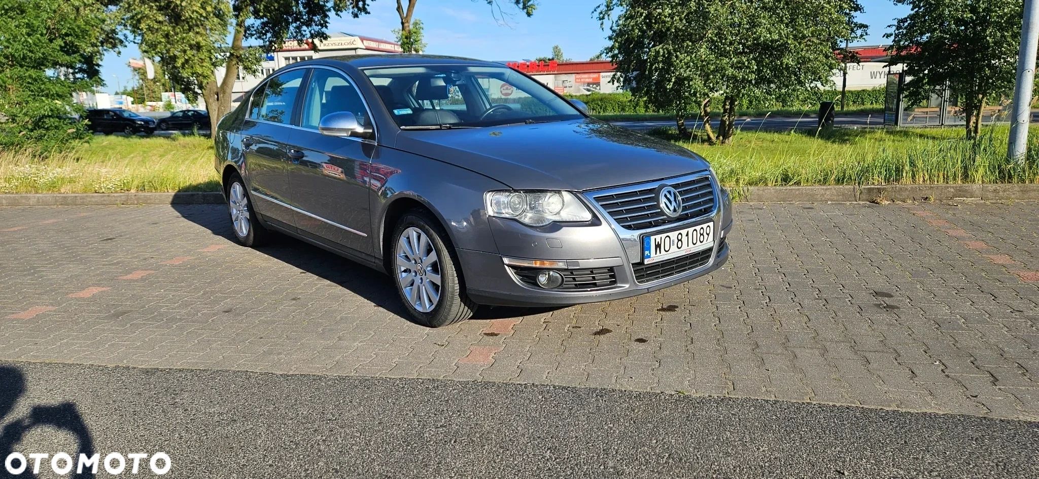 Volkswagen Passat - 1
