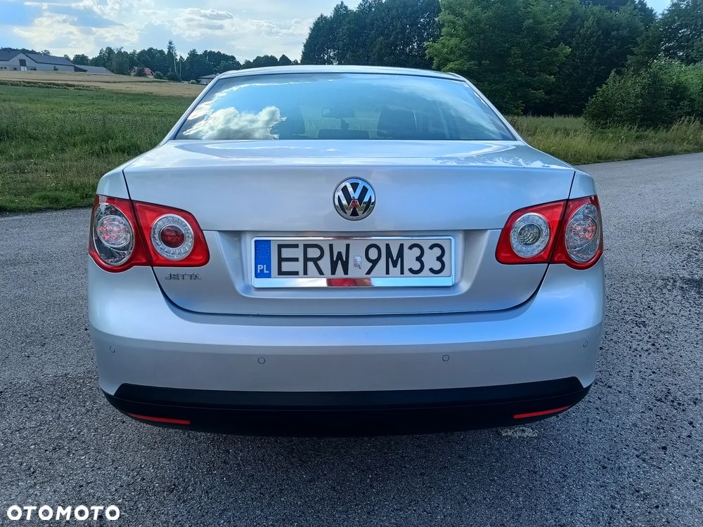Volkswagen Jetta 1.6 TDI DPF Highline - 5