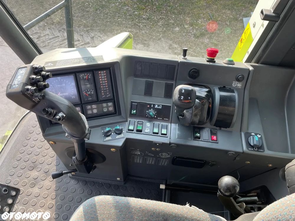 Claas Medion 330 - 18