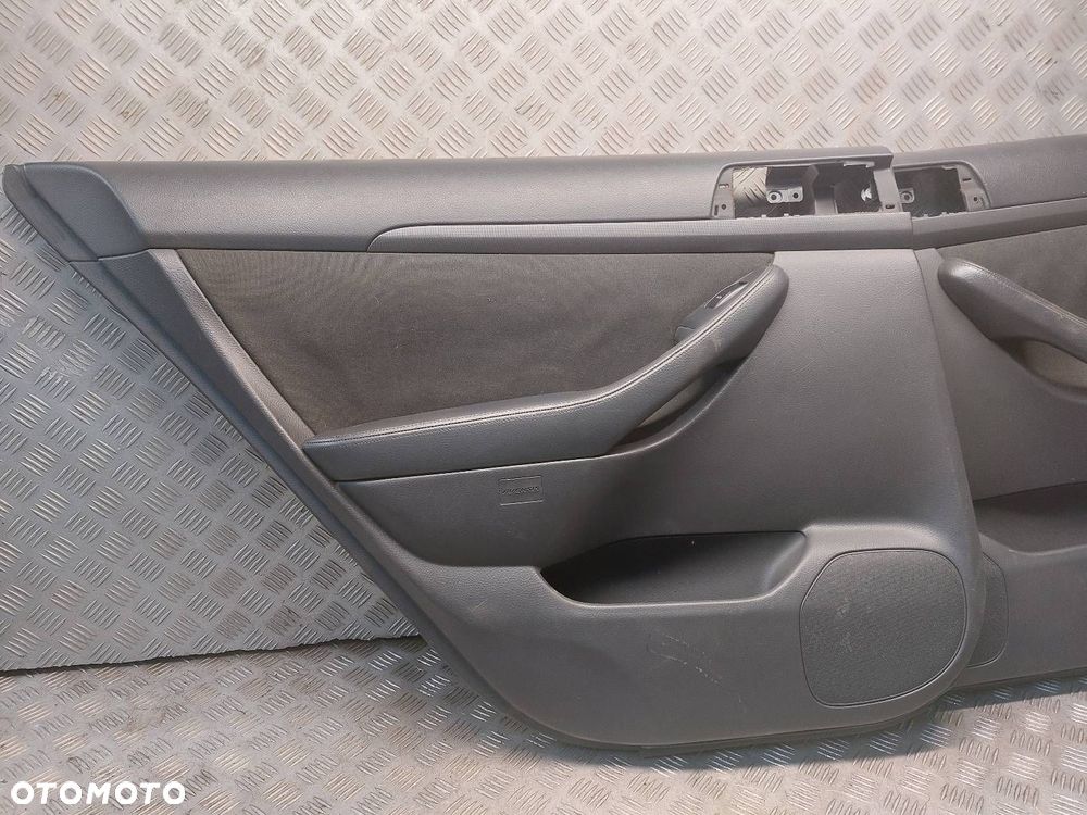BOCZKI DRZWI KOMPLET TOYOTA AVENSIS T25 HATCHBACK - 12