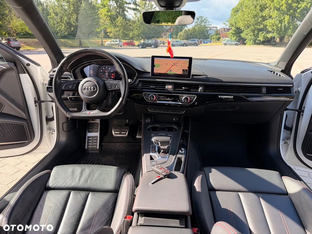 Audi A4 Limousine - 10