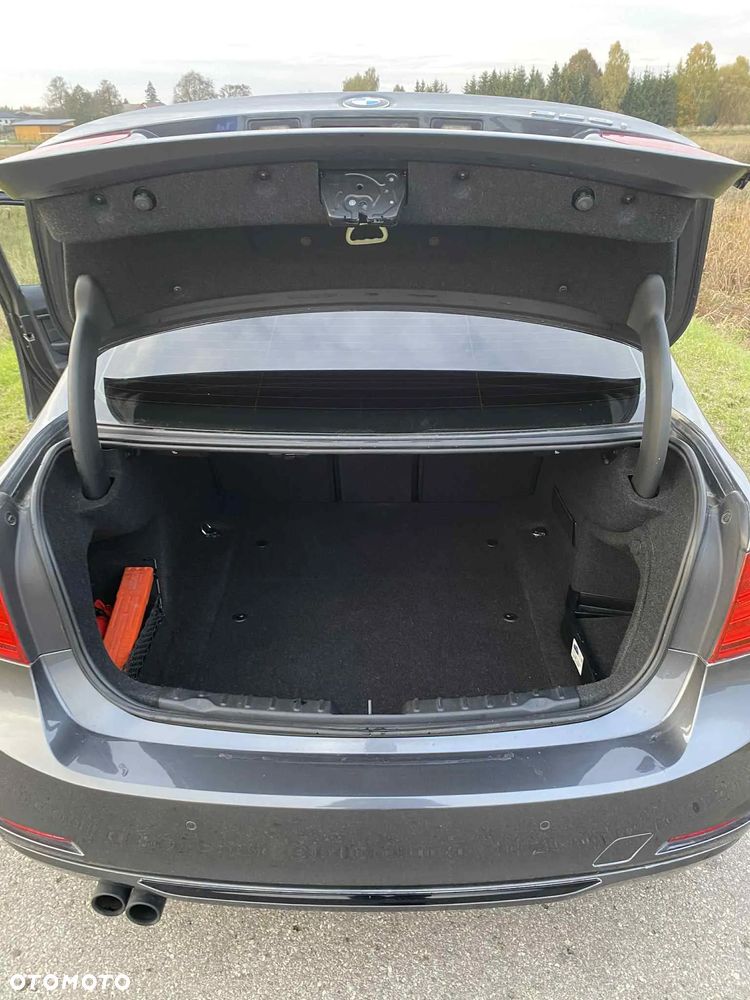 BMW Seria 3 328i Sport Line - 10