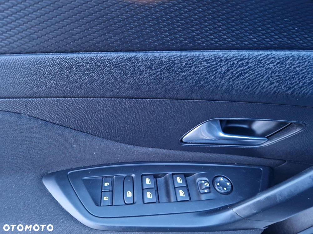 Peugeot 308 1.6 Hybrid PHEV Allure Pack EAT8 - 16