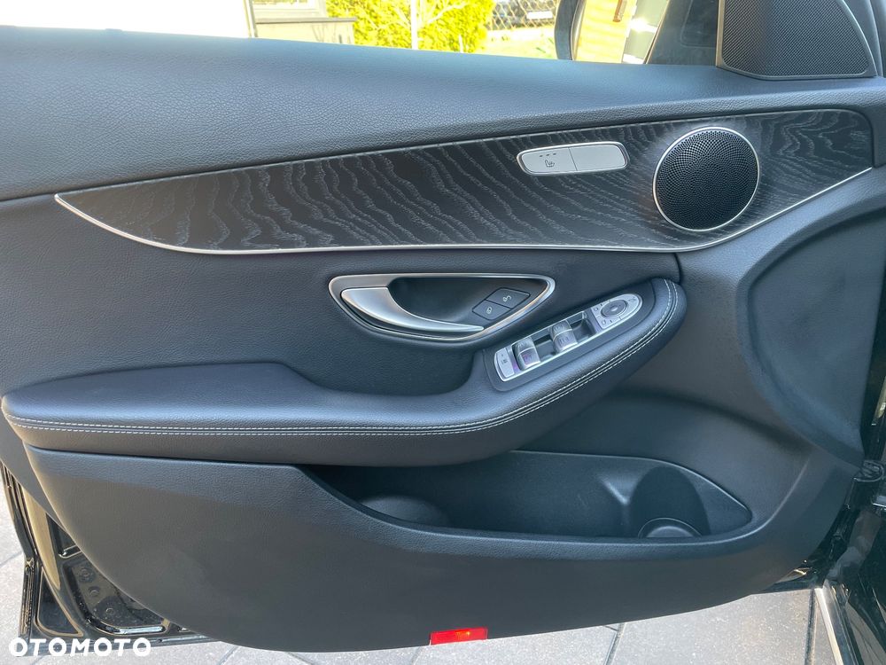 Mercedes-Benz Klasa C 300 9G-TRONIC - 27