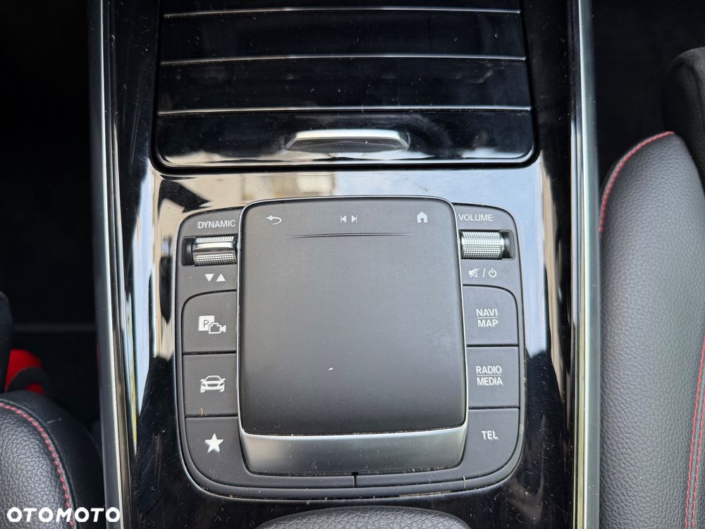 Mercedes-Benz GLA 200 AMG Line - 25