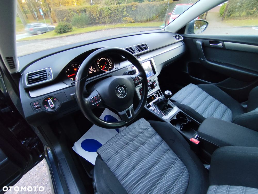 Volkswagen Passat 2.0 TDI Comfortline - 23