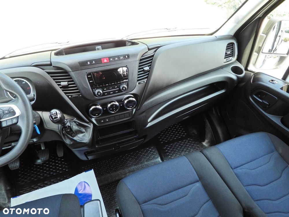 Iveco DAILY 35S16 FURGON BRYGADÓWKA 7 MIEJSC TEMPOMAT KLIMATYZACJA  160KM - 32