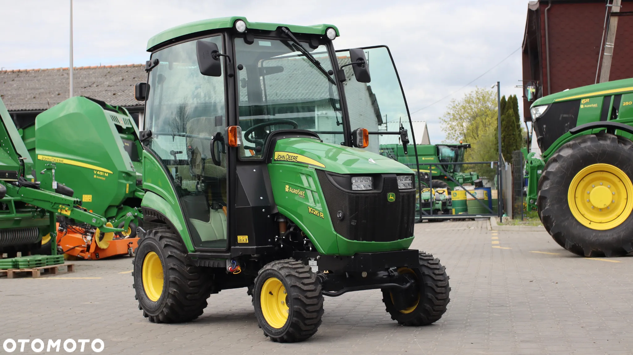John Deere 1026R - 9