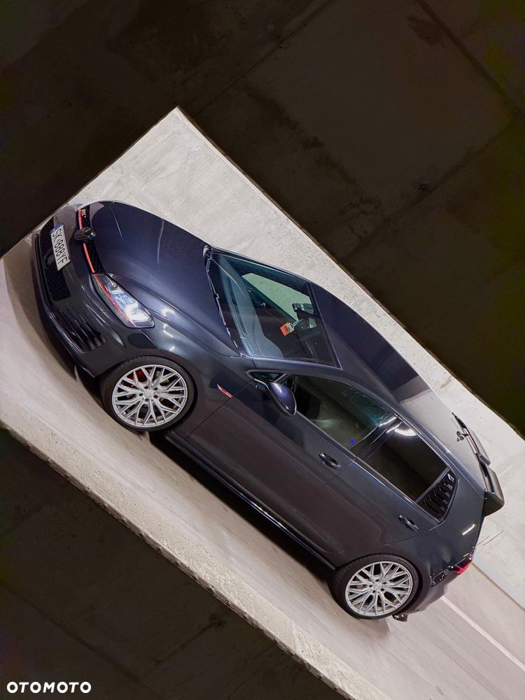 Volkswagen Golf - 17
