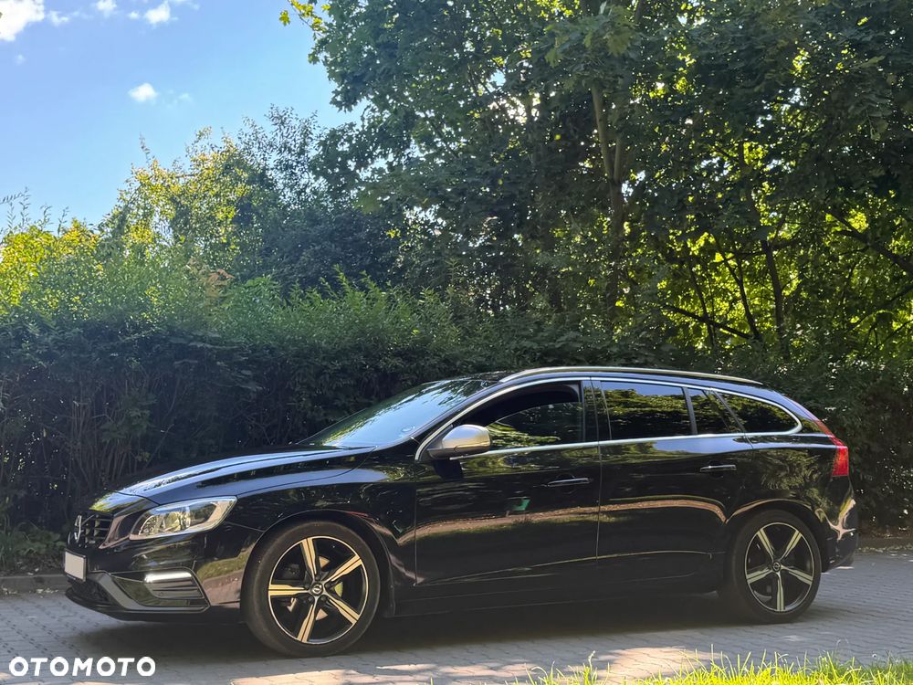 Volvo V60 T4 R-Design - 11