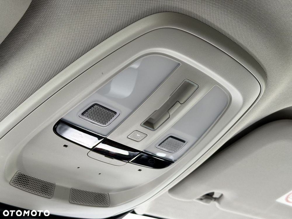 Volvo V60 Cross Country - 33