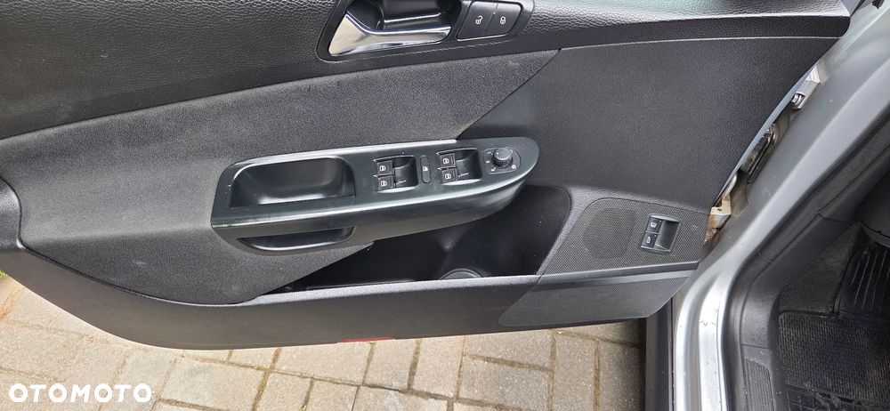 Volkswagen Passat 2.0 TDI Comfortline - 6