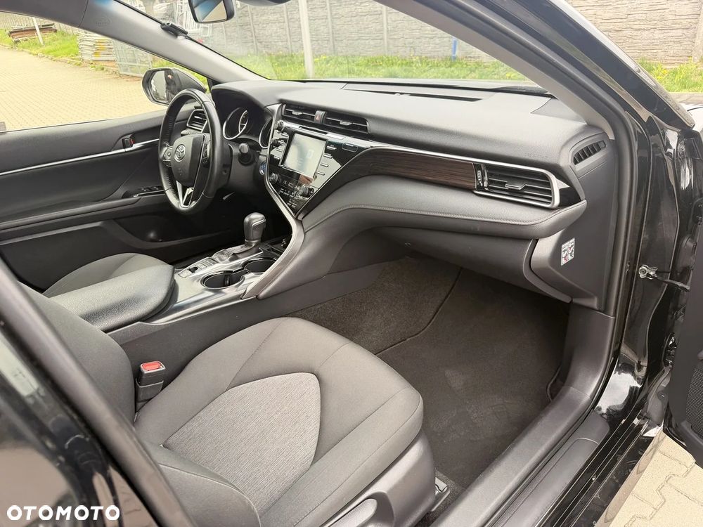 Toyota Camry 2.5 Hybrid Executive CVT - 8