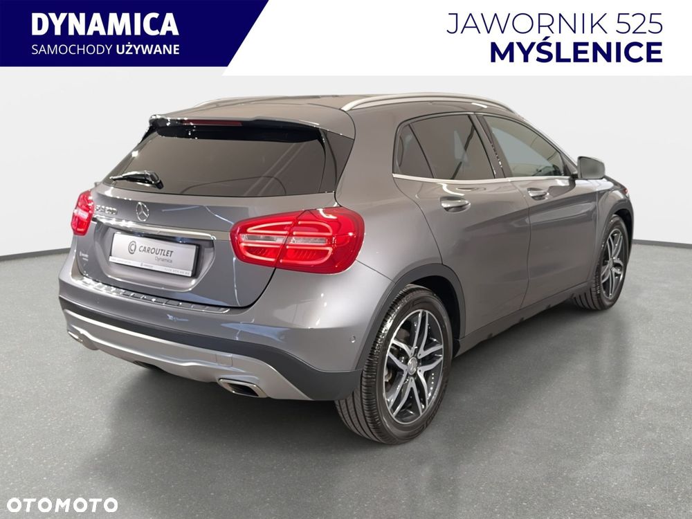 Mercedes-Benz GLA - 9