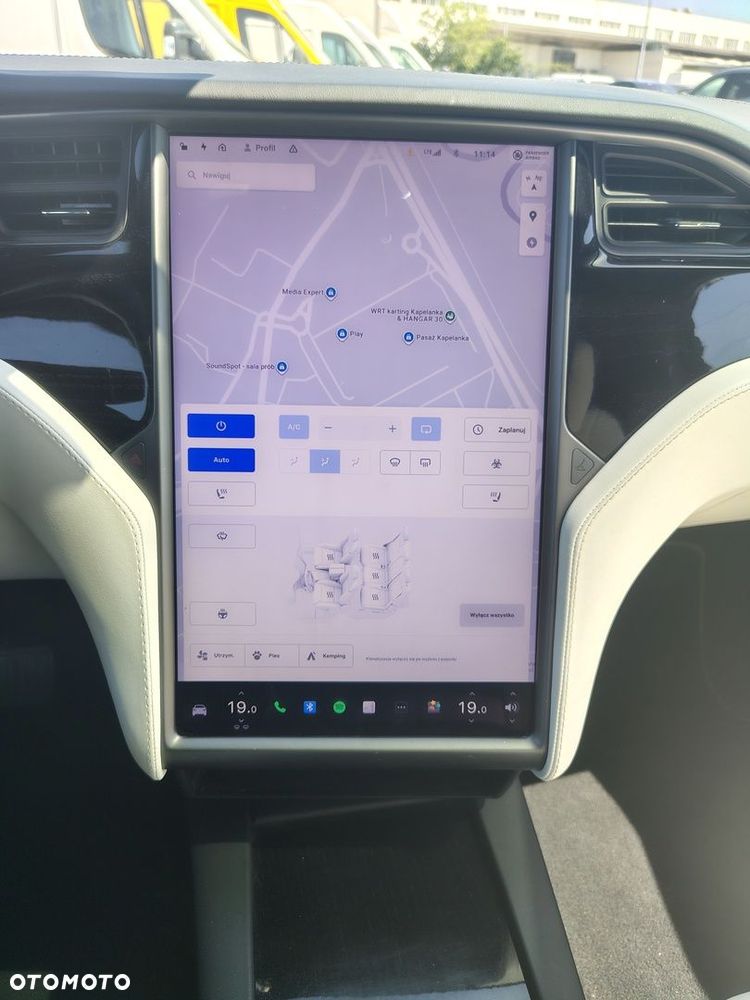 Tesla Model X - 24