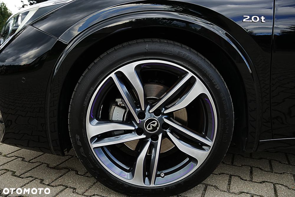 Infiniti Q30 2.0t DCT AWD Sport City Black - 22
