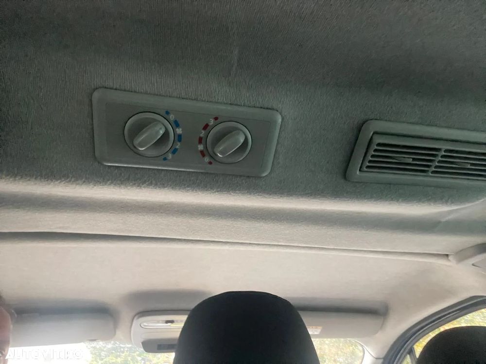 Opel Vivaro - 8