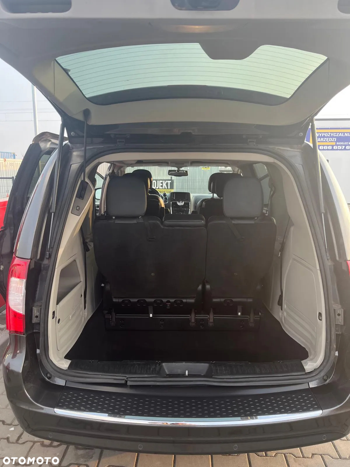 Chrysler Town & Country 3.6 Limited - 19