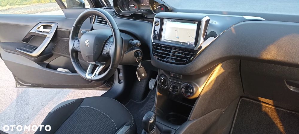 Peugeot 208 1.2 VTi Style - 23