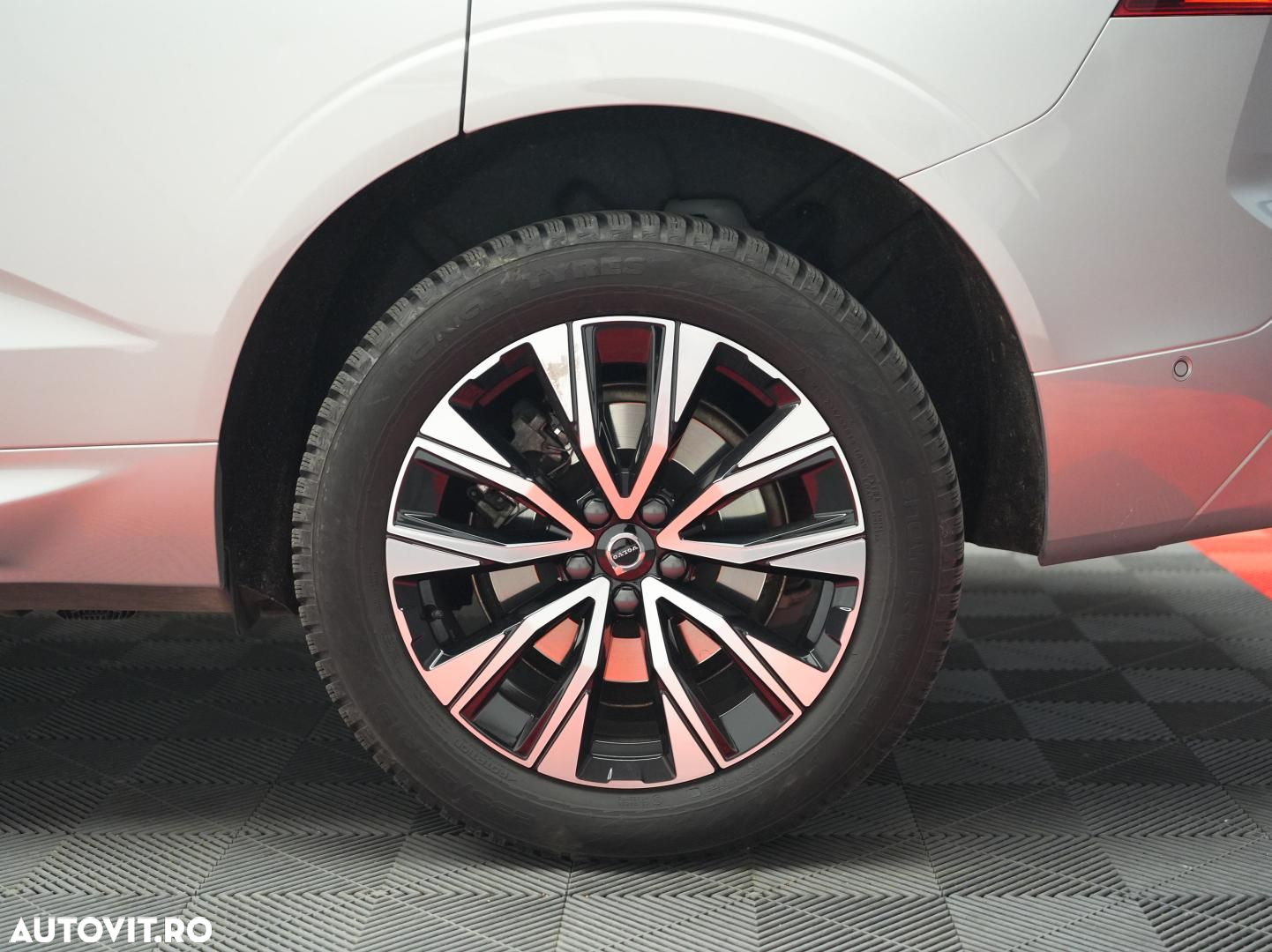 Volvo XC 60 B4 MHEV AT AWD Ultimate Dark - 8