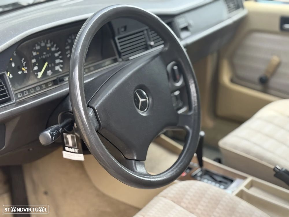 Mercedes-Benz 190 - 16