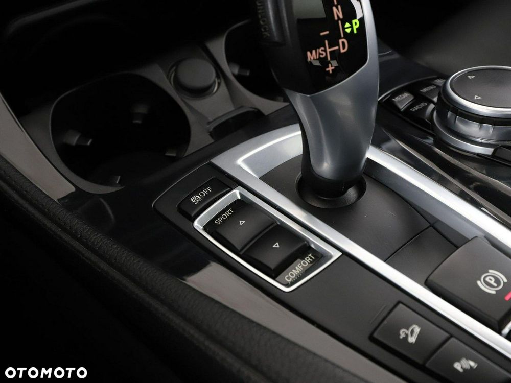 BMW Seria 5 520d xDrive - 31