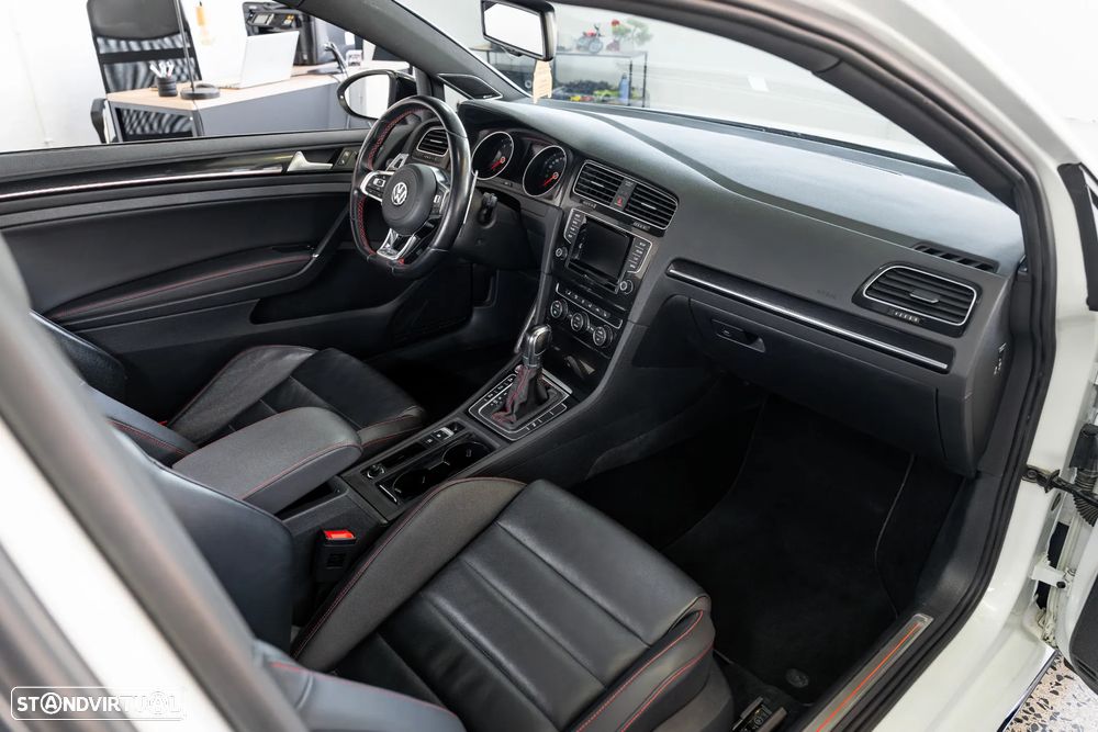 VW Golf GTI Performance BlueMotion DSG - 32