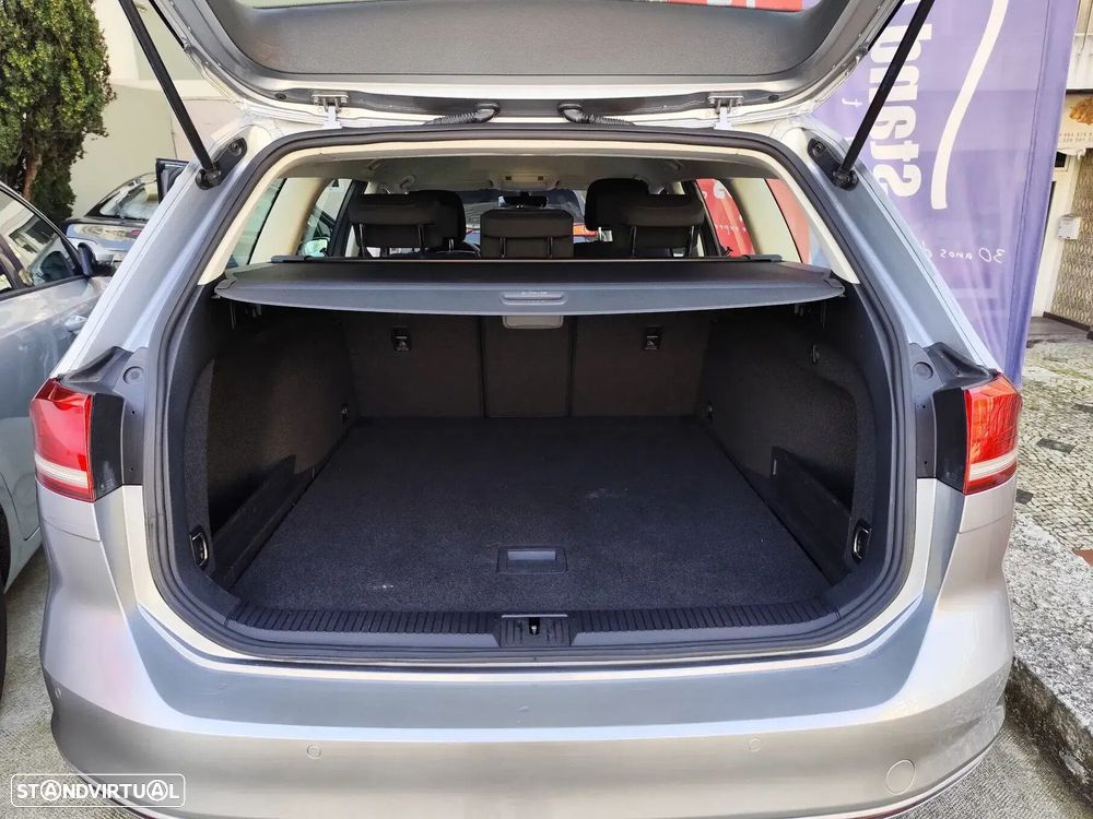 VW Passat Variant 2.0 TDI Confortline DSG - 12