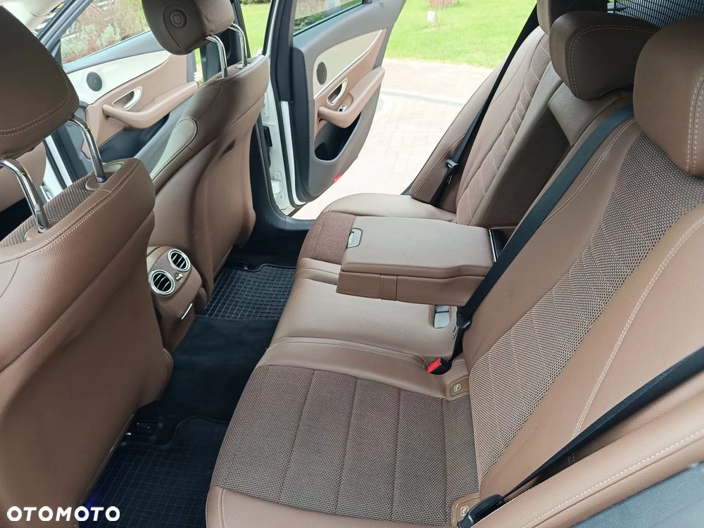 Mercedes-Benz Klasa E 220 d 9G-TRONIC - 21