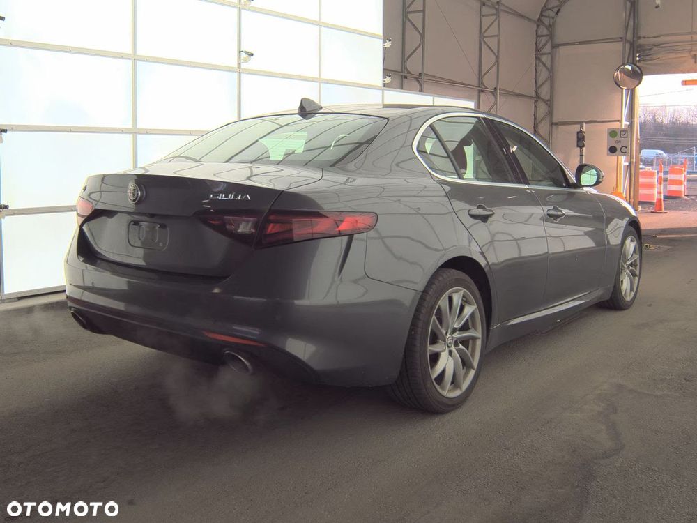 Alfa Romeo Giulia 2.0 Turbo 16V AT8-Q4 Ti - 6