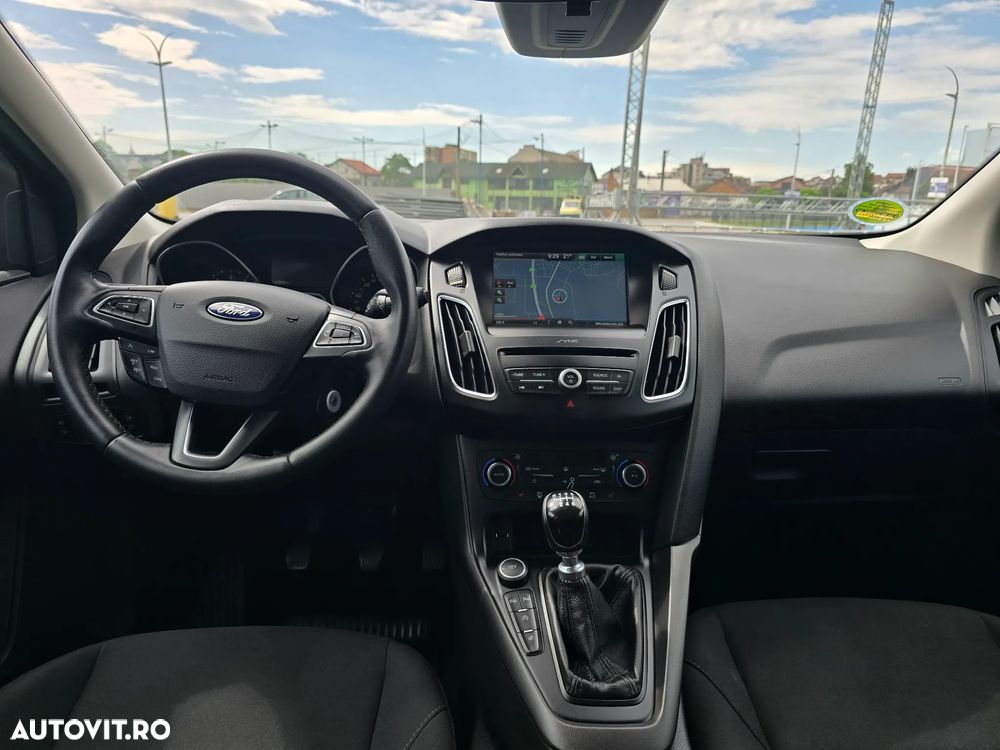 Ford Focus - 8