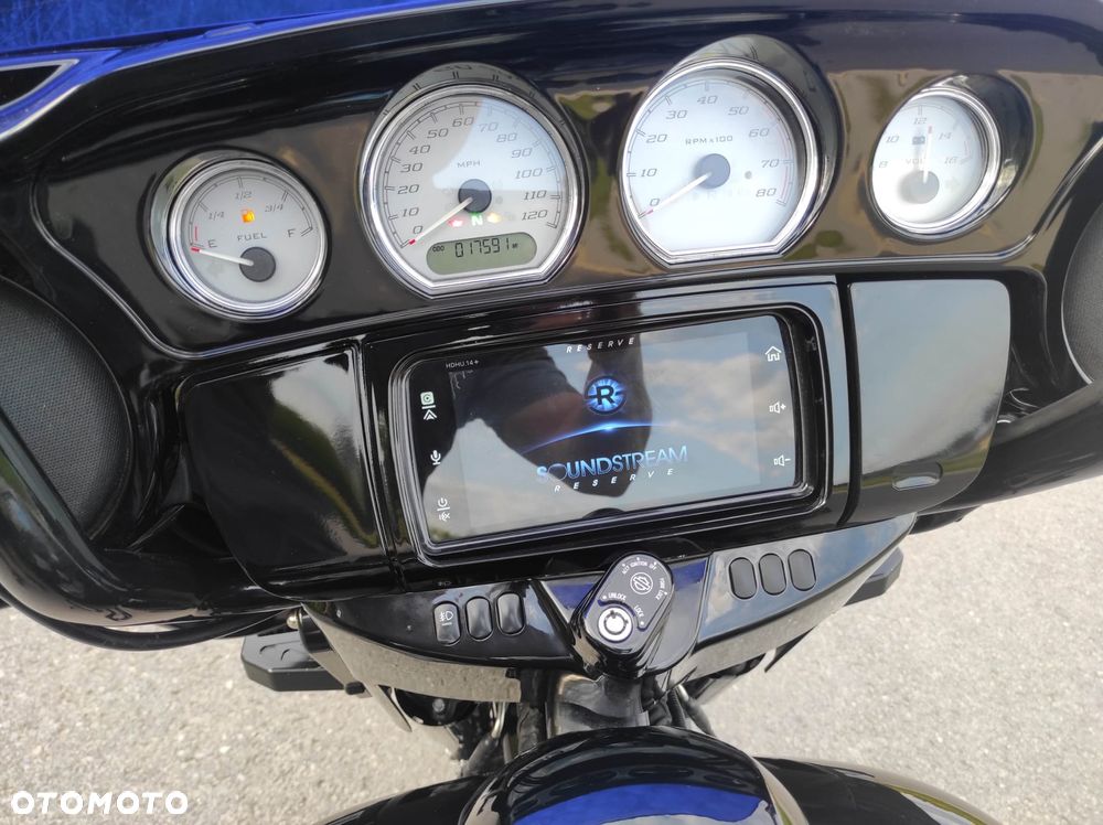 Harley-Davidson Touring Street Glide - 12
