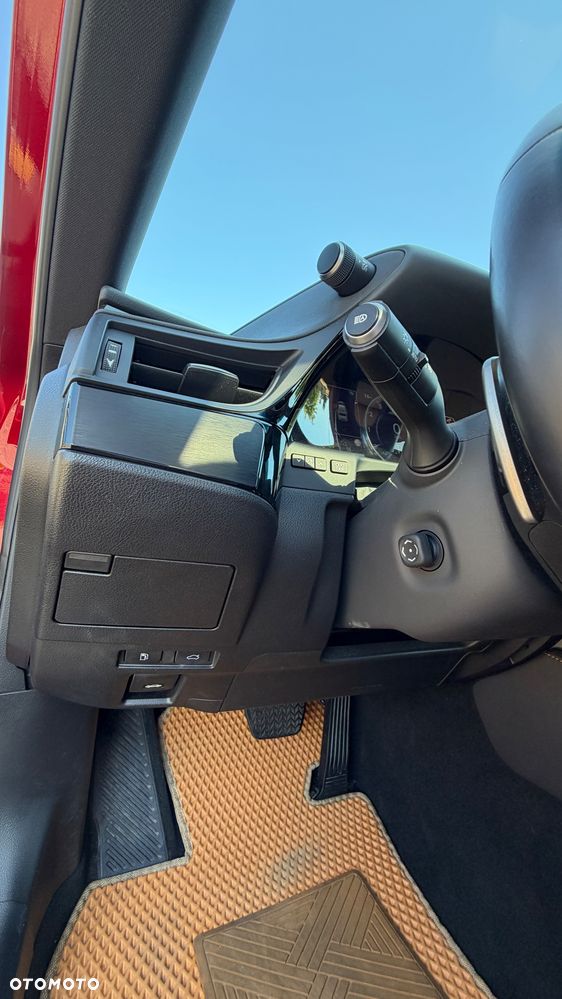 Lexus ES 300h Business Edition - 24