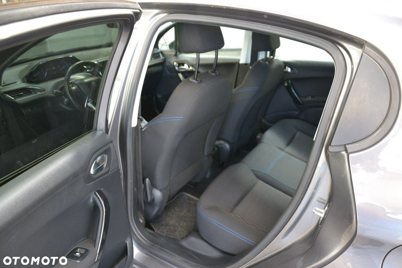 Peugeot 208 - 19