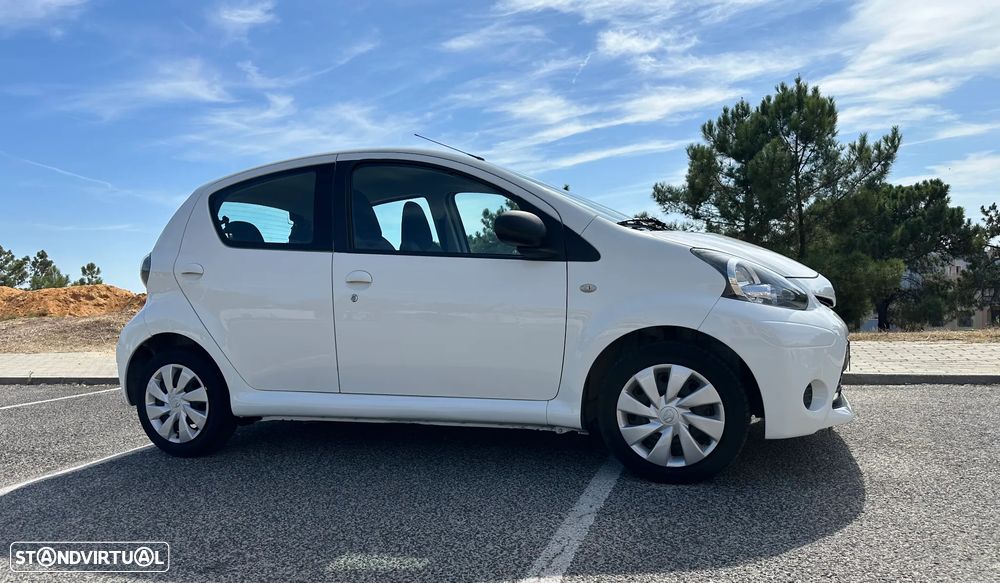 Toyota Aygo Connect - 10