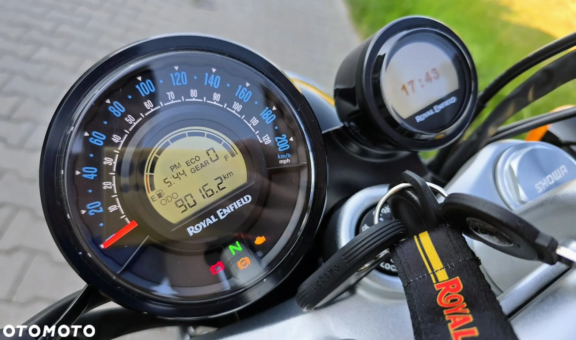 Royal Enfield Super Meteor - 13