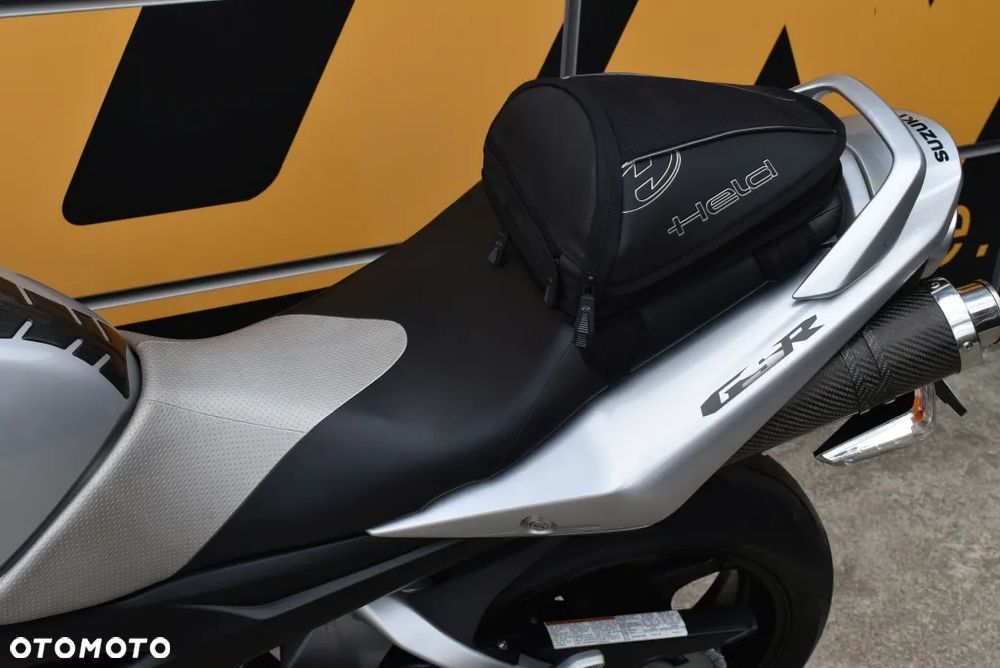 Suzuki GSR - 13
