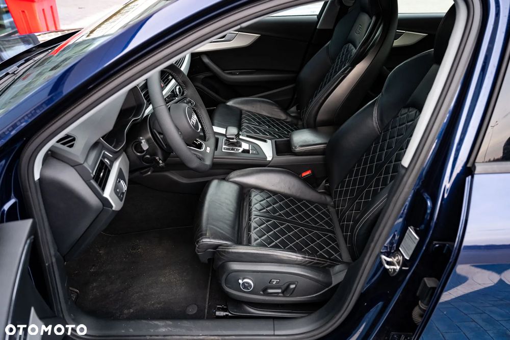 Audi A4 Limousine - 12