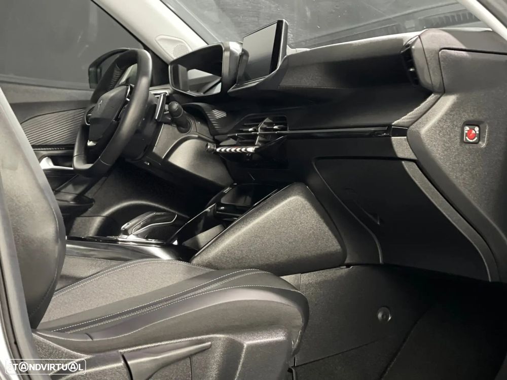 Peugeot 2008 1.2 PureTech Allure Pack EAT8 - 4