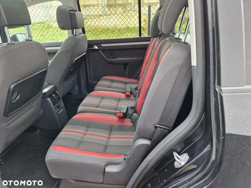 Volkswagen Touran 2.0 TDI DPF MATCH - 22