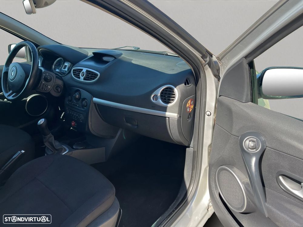 Renault Clio Break 1.2 16V Dynamique - 21