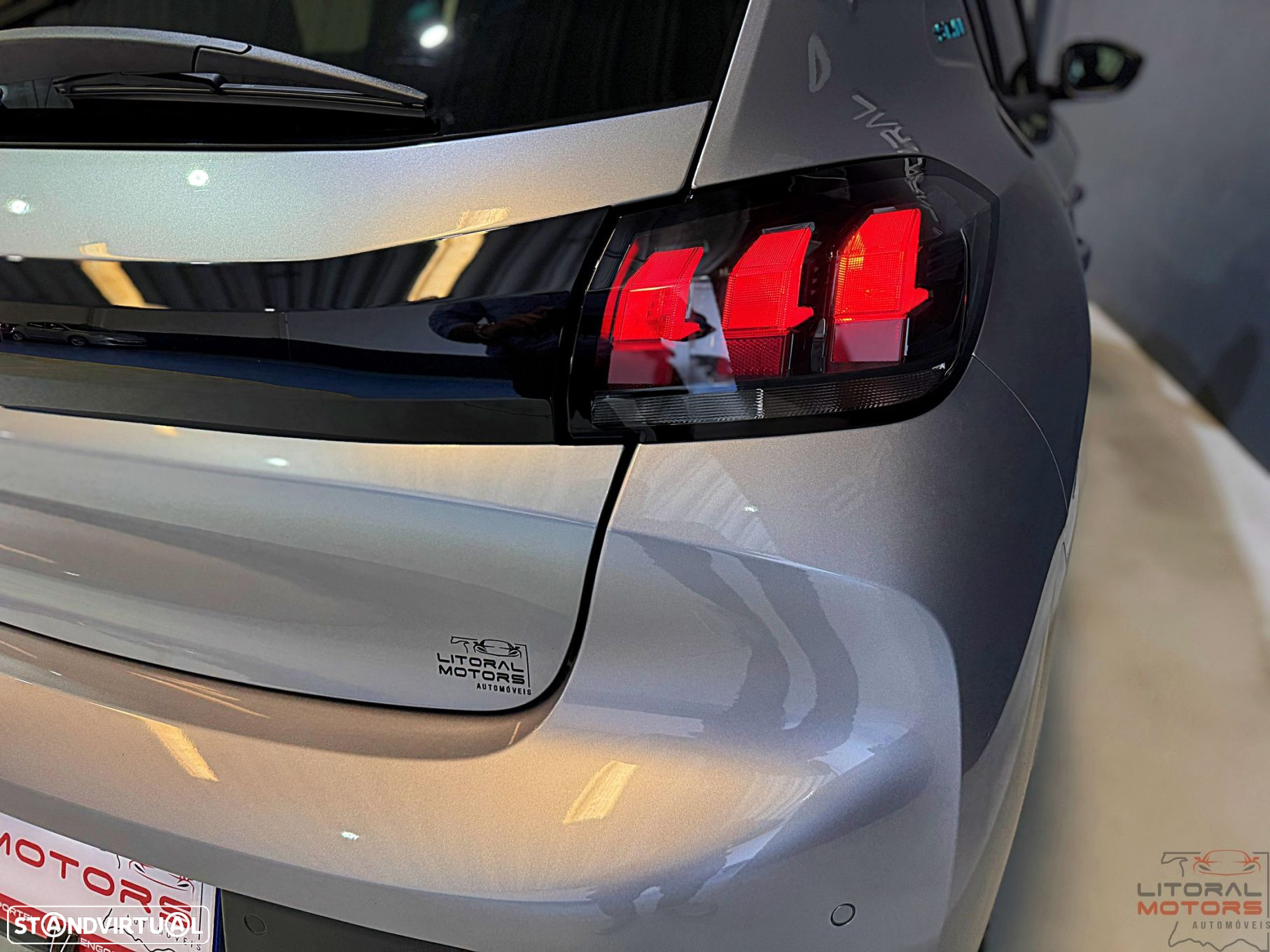 Peugeot 208 1.2 PureTech SE Style - 11