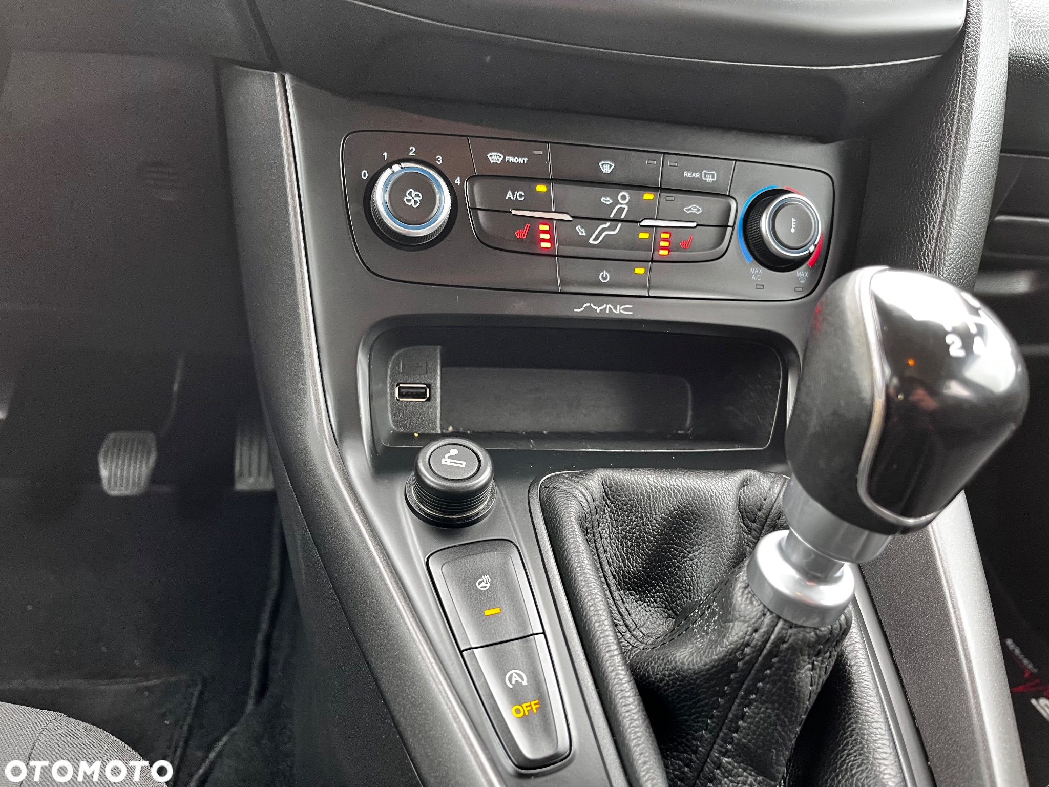 Ford Focus 1.5 EcoBlue Start-Stopp-System TITANIUM STYLE - 32
