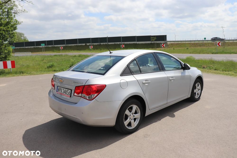 Chevrolet Cruze 1.6 Base - 8